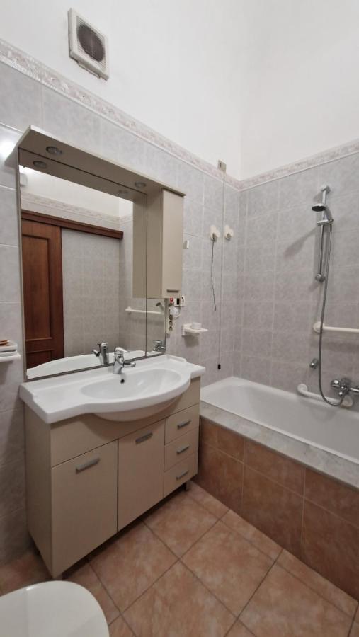 The Crazy House Apartment Катания Екстериор снимка
